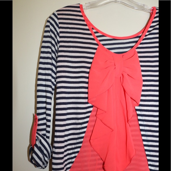 *SOLD* Adorable Striped Blouse w/ Bow on Back - Picture 3 of 3